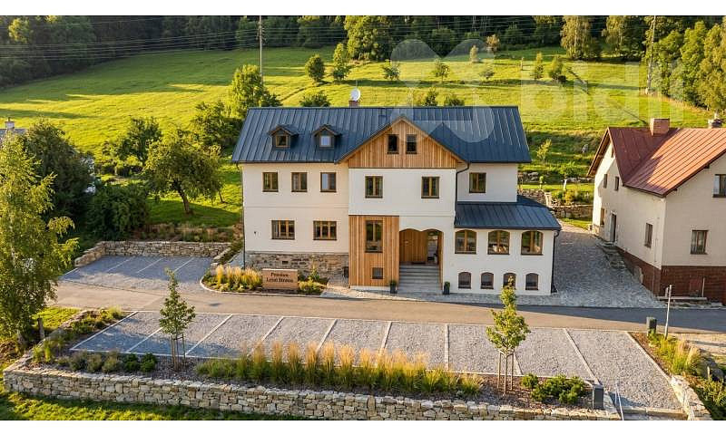 Prodej domu 634 m² s pozemkem 2 171 m²