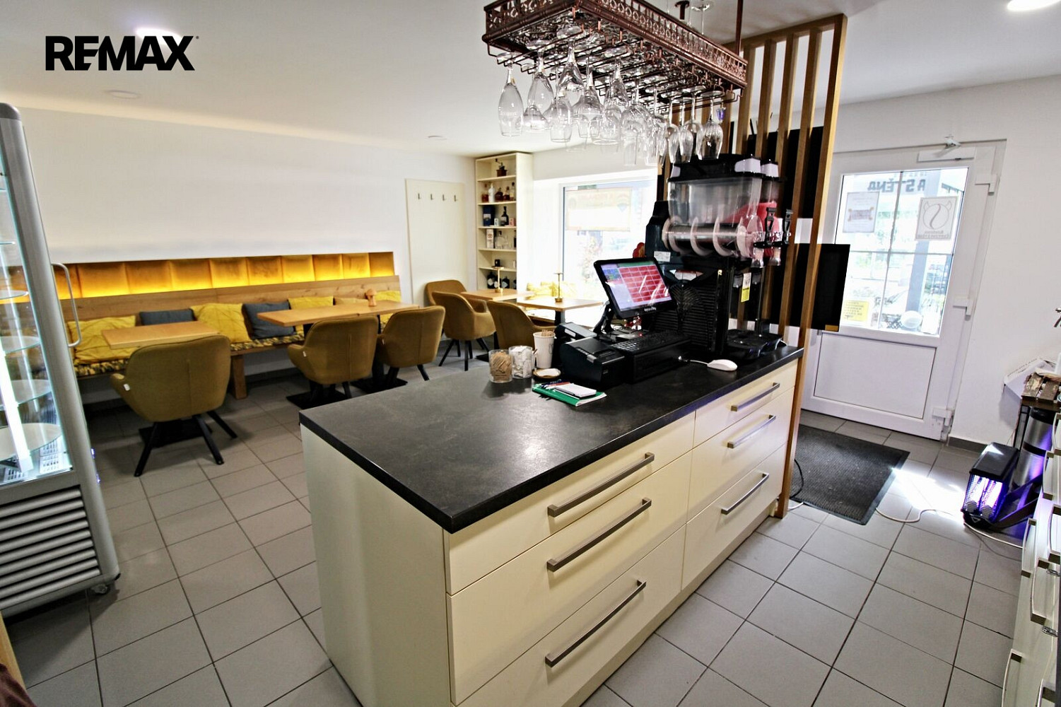 Pronájem obchodních prostor 50 m² – fotografie 3