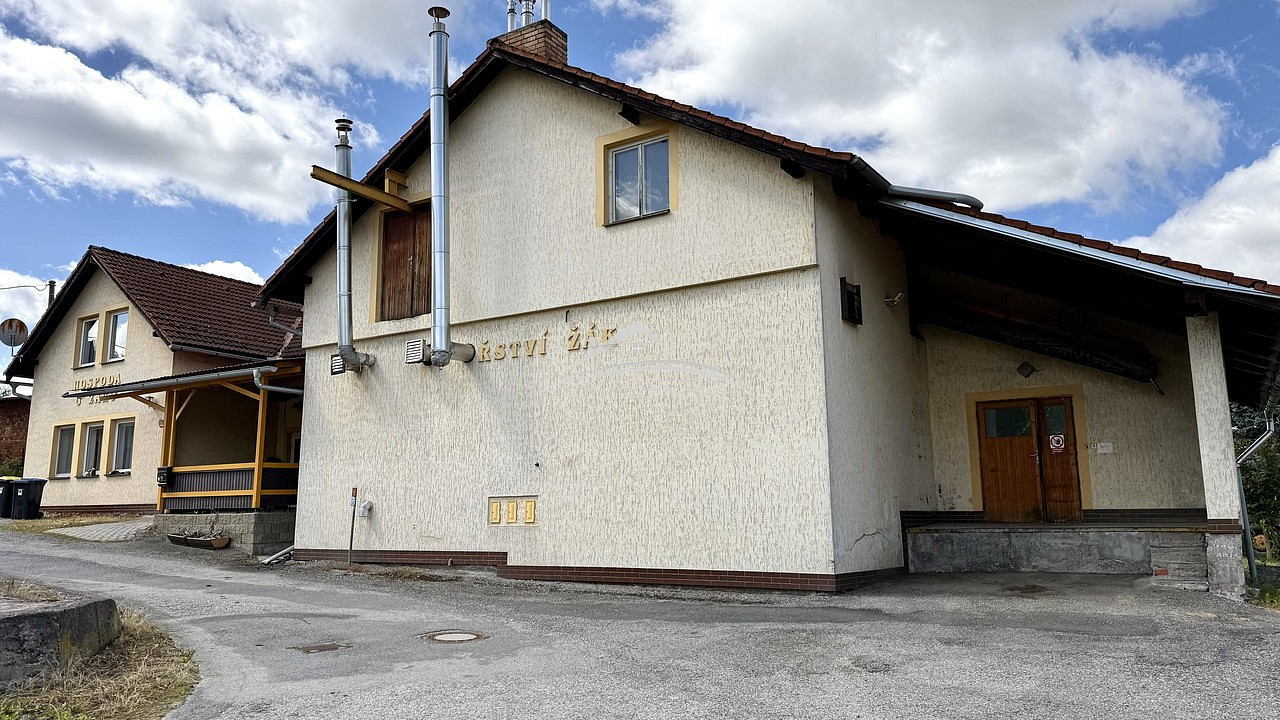 Commercial property, 272 m²