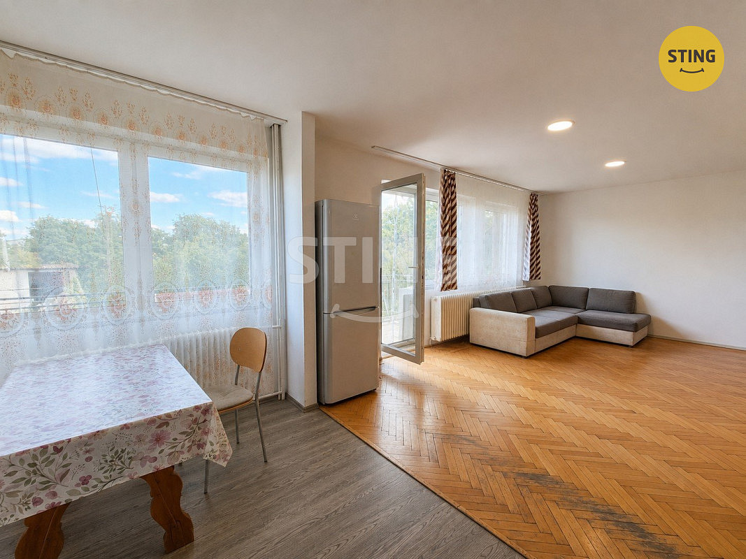Prodej domu 220 m² s pozemkem 332 m² – fotografie 2