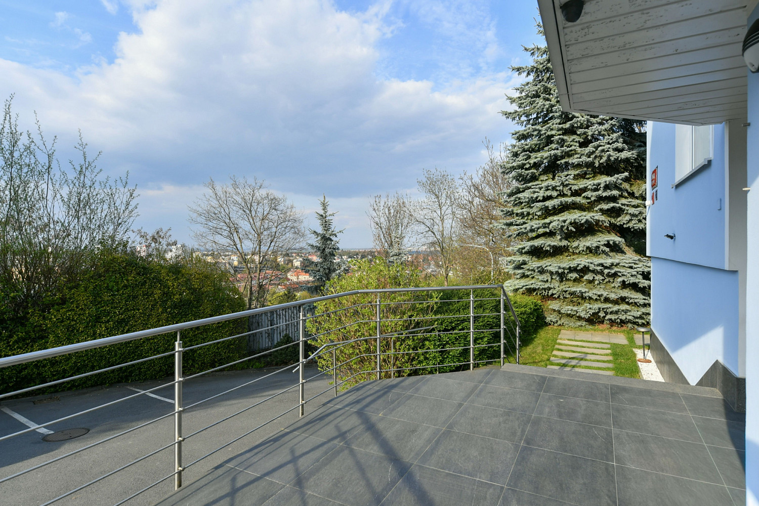Pronájem nájemního domu, činžáku 700 m² – fotografie 2