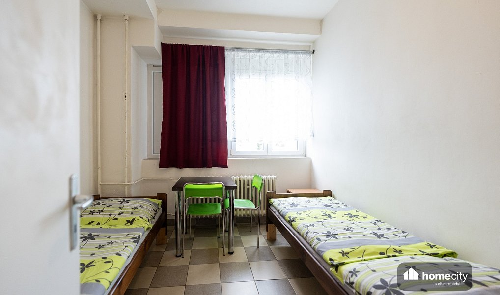 Prodej ubytovacího objektu 1 660 m², Hradec Králové – náhled fotky 13