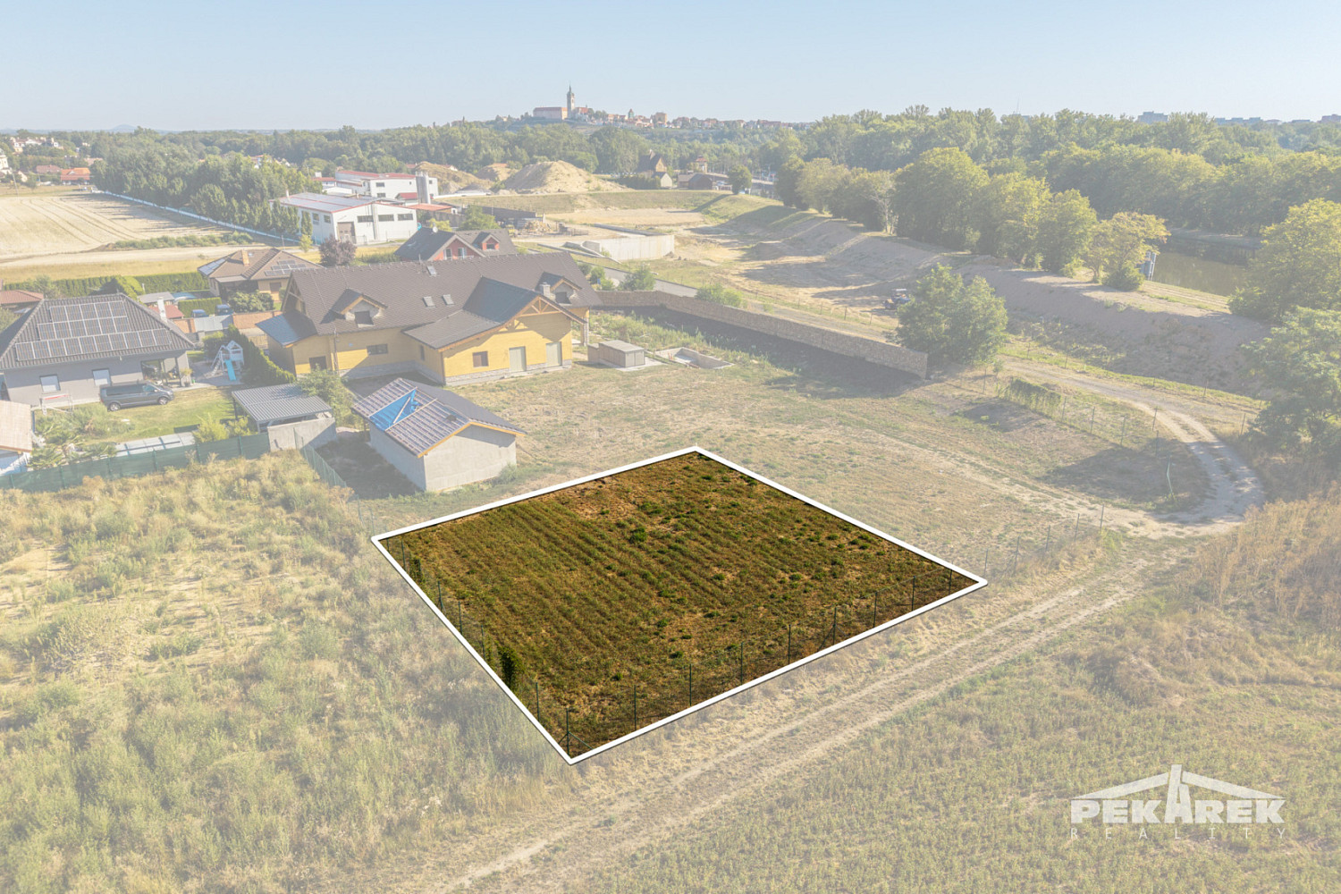 Prodej stavebního pozemku 604 m² – fotografie 2