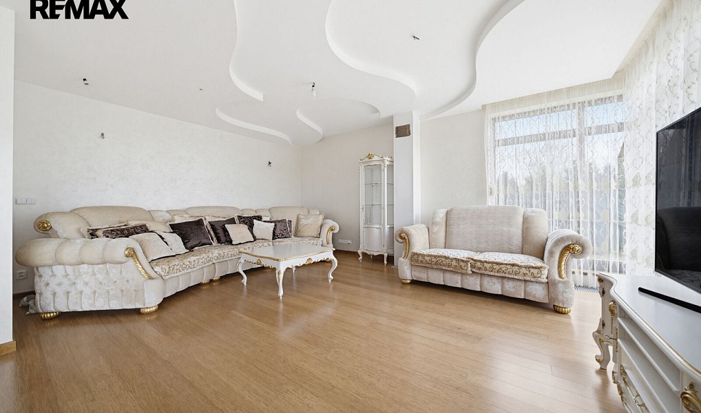 Prodej domu 363 m² s pozemkem 1 608 m², Jesenice – náhled fotky 4