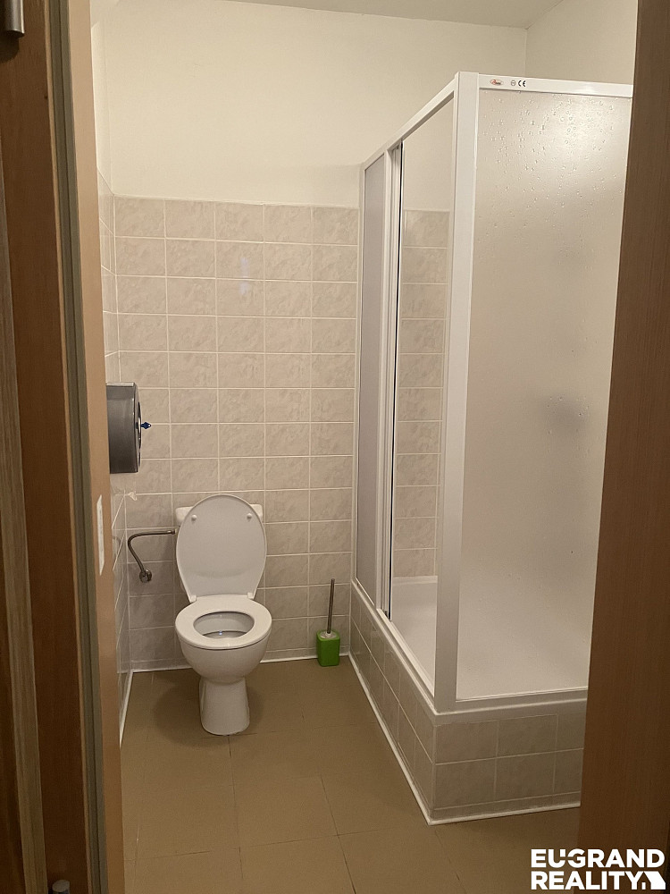 Pronájem kanceláře 151 m² – fotografie 5