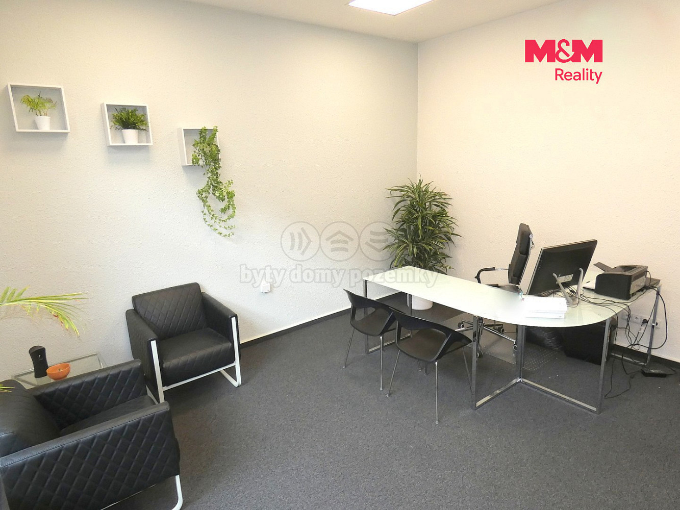 Pronájem obchodních prostor 40 m² — photo 2