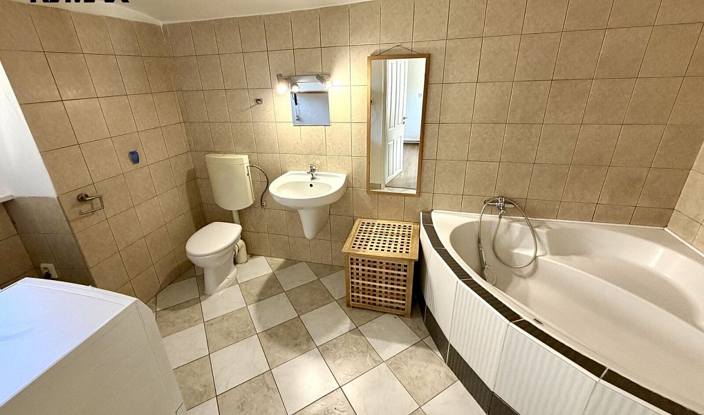 Prodej domu 214 m² s pozemkem 611 m², Stará Huť – náhled fotky 16
