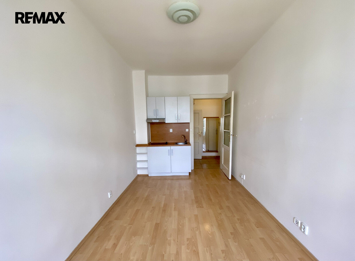 Pronájem bytu 1+kk 24 m² – fotografie 2