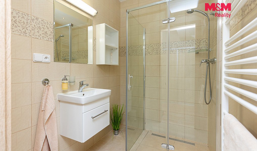 Prodej domu 122 m² s pozemkem 328 m², Dříteč – náhled fotky 24