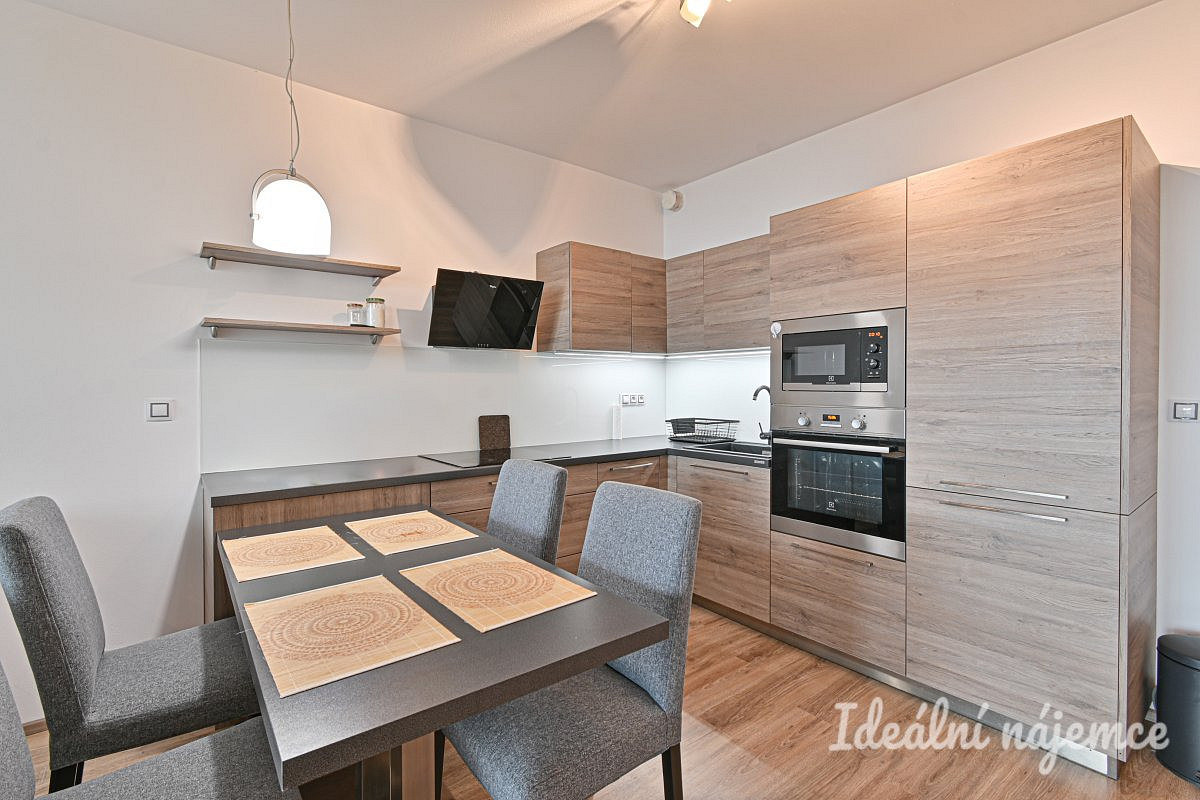 Pronájem bytu 2+kk 61 m² — photo 2
