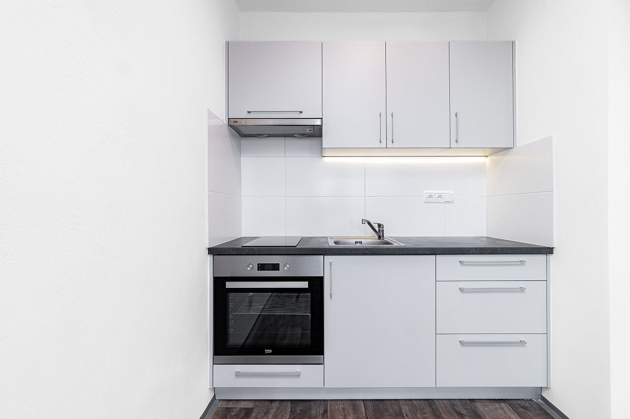 Pronájem bytu 1+kk 28 m² – fotografie 3