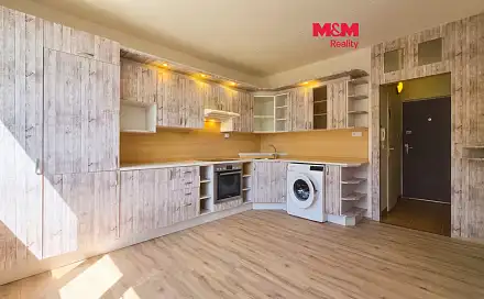 Pronájem bytu 1+1 38 m²