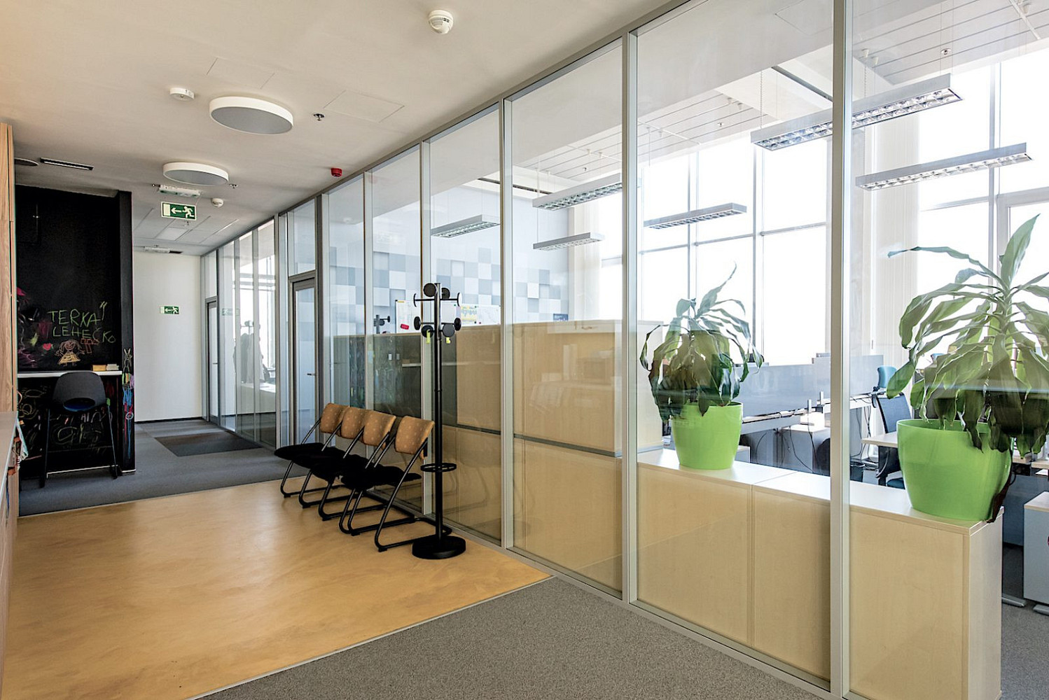 Pronájem obchodních prostor 212 m² – fotografie 3