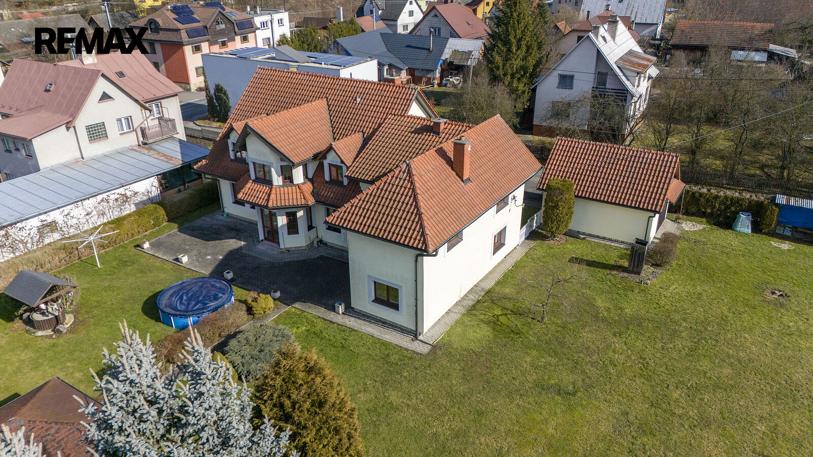 Prodej domu 302 m² s pozemkem 1 176 m² – fotografie 2