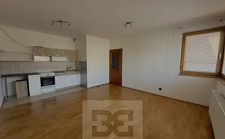 Pronájem bytu 1+kk 36 m², Na Střezině, Hradec Králové
