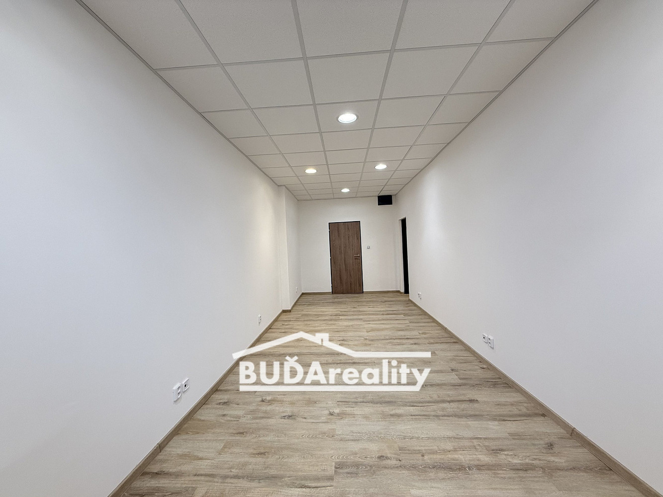 Pronájem kanceláře 24 m² – fotografie 2