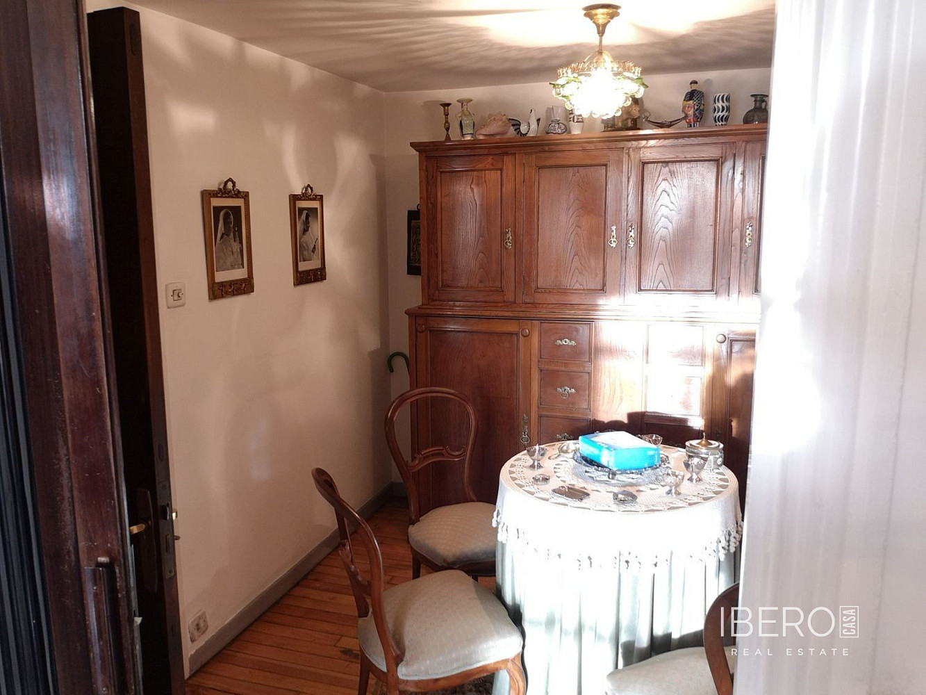 Casa – Santiago de Compostela, O Ensanche - Más