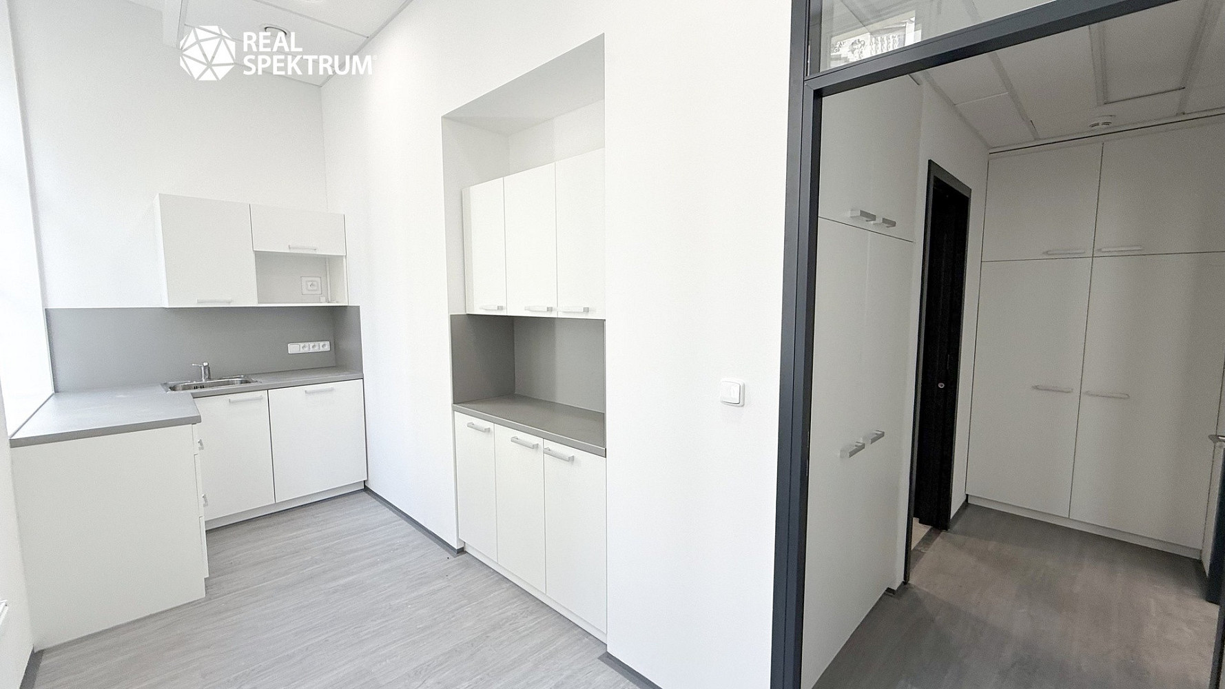 Pronájem kanceláře 106 m² – fotografie 4