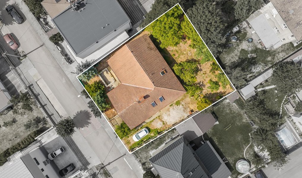Prodej domu 340 m² s pozemkem 681 m², Plzeň – náhled fotky 36