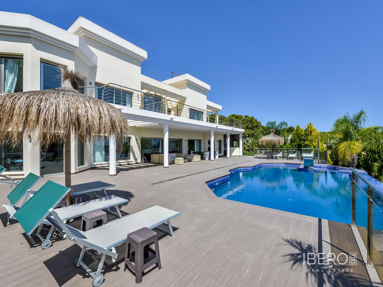 Prodej domu 585 m² s pozemkem 1 813 m²