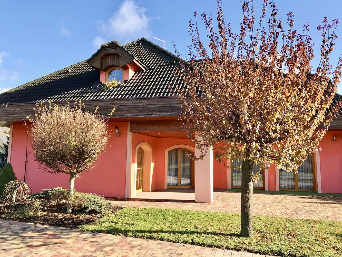 Prodej domu 295 m² s pozemkem 2 077 m²