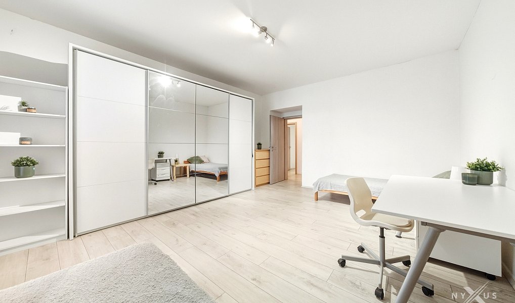 Prodej bytu 4+1 100 m², Praha – náhled fotky 2