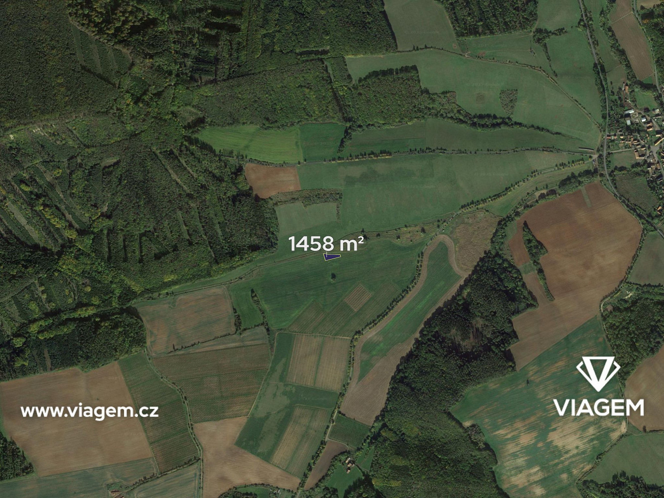 Pole 1 458 m² – pohled 3