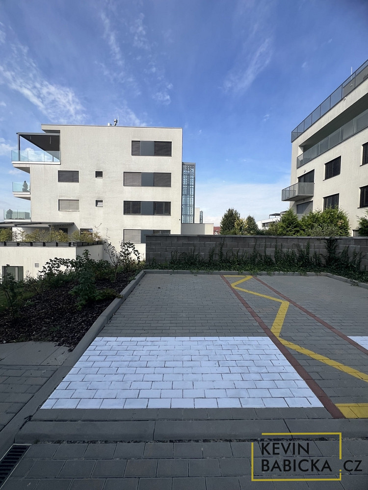 Prodej parkovacího stání 16 m², ul. Kumpoštova, Brno-Sadová – pohled 3