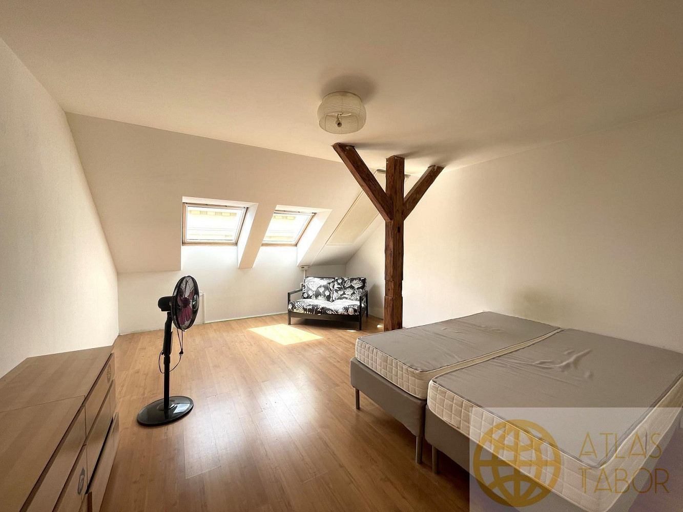 Pronájem bytu 2+1 85 m² – fotografie 3