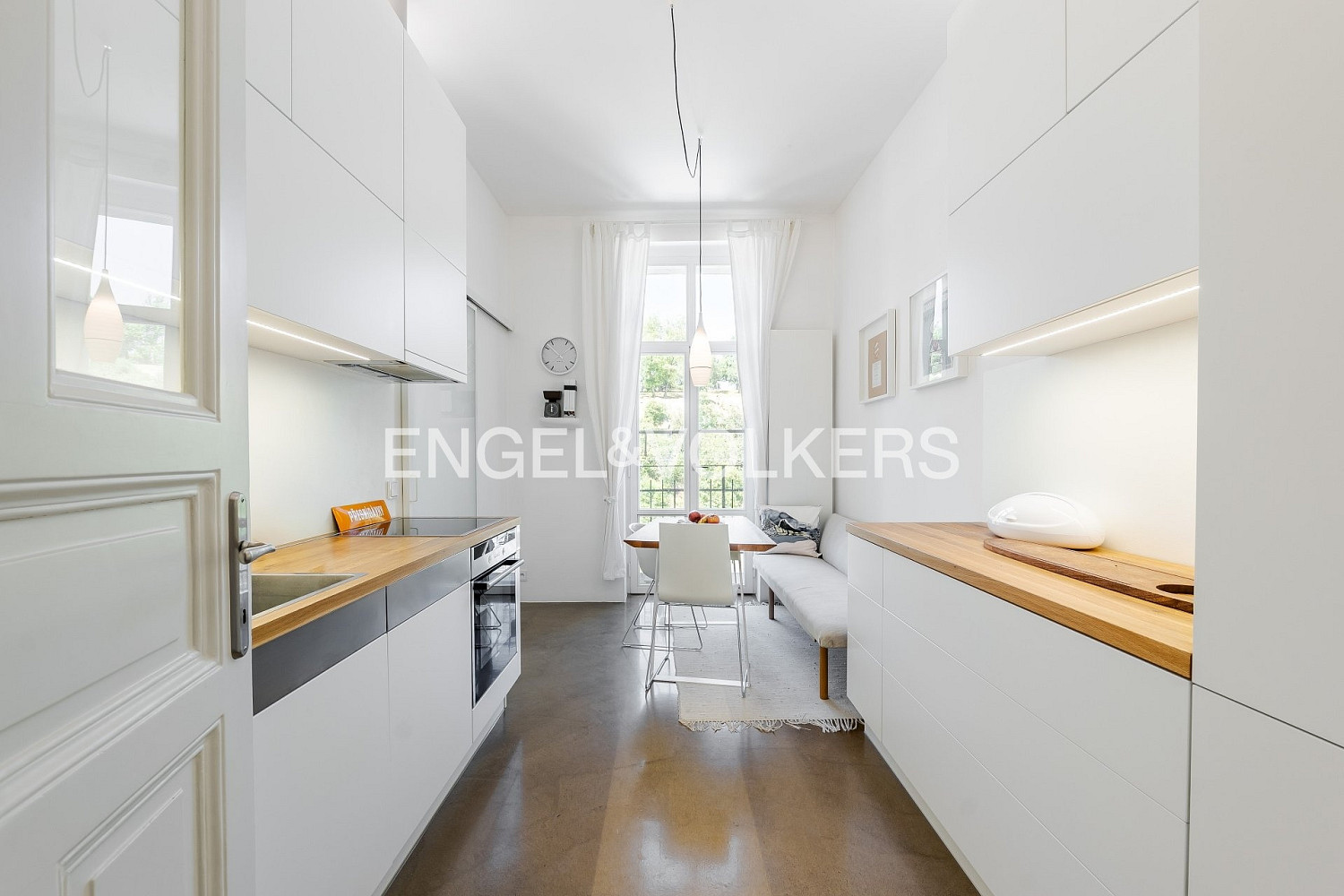 Pronájem bytu 2+1 72 m² — photo 2