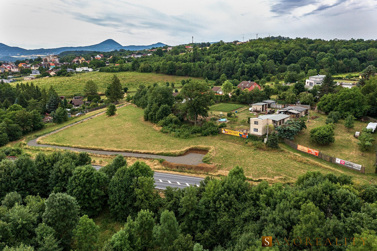 Prodej stavebního pozemku 1 058 m² – fotografie 4