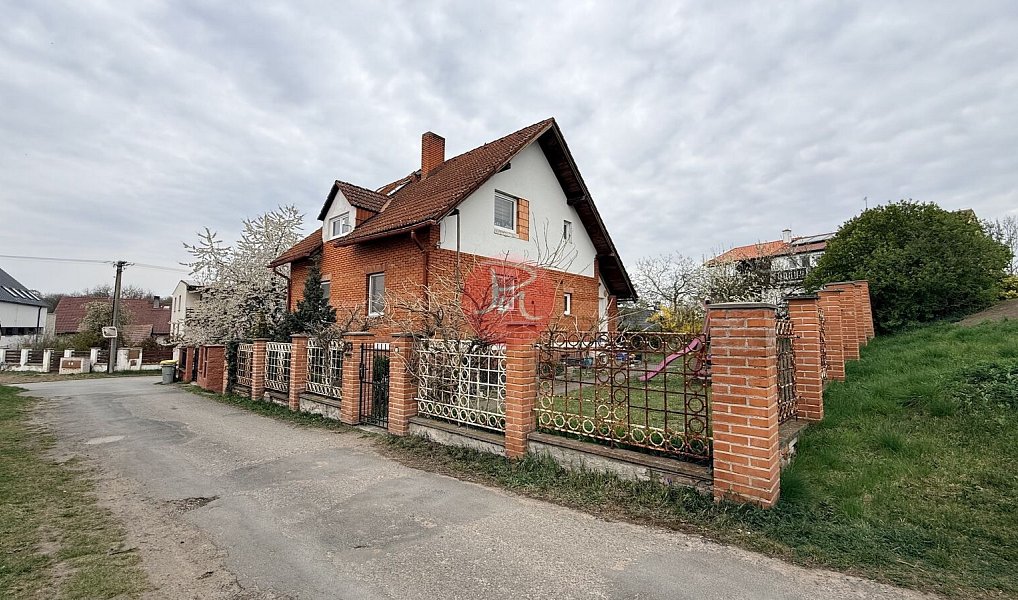 Prodej domu 156 m² s pozemkem 556 m², Veltruby – fotka 1 z 6
