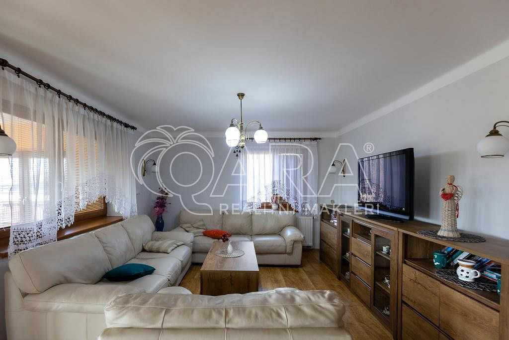 Prodej domu 255 m² s pozemkem 1 409 m² – fotografie 3