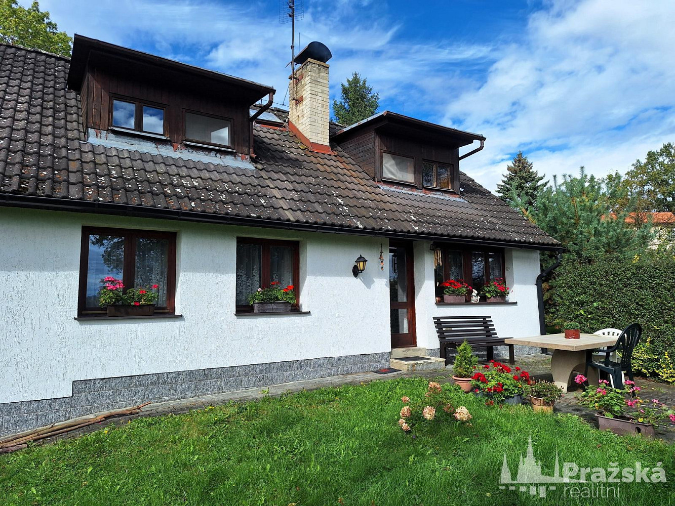 Prodej domu 192 m² s pozemkem 3 819 m²