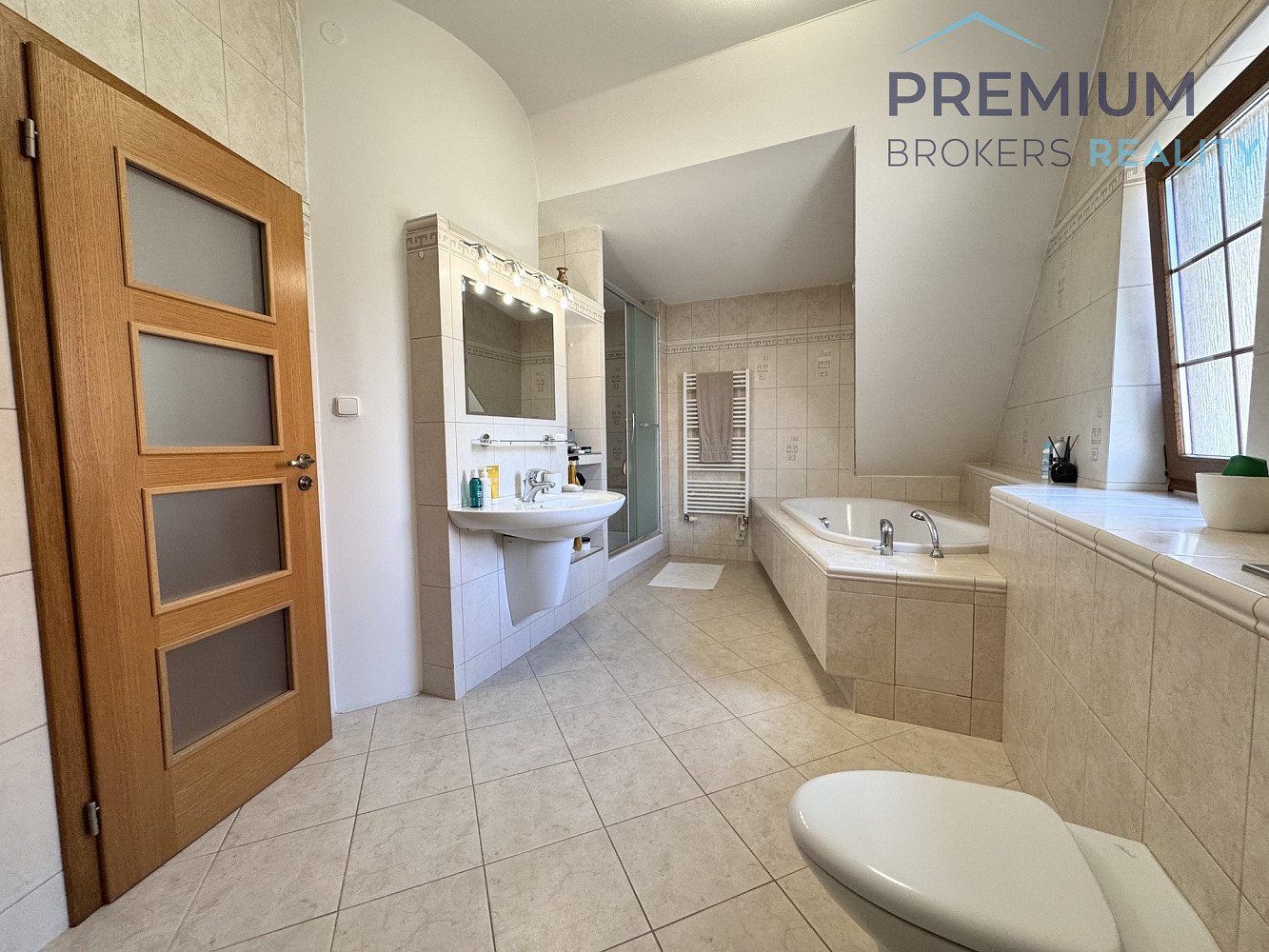 Pronájem domu 150 m² s pozemkem 135 m² – fotografie 4