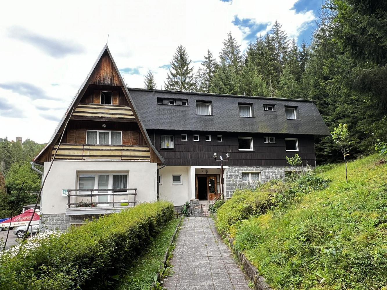 Prodej ubytovacího objektu 1 200 m²