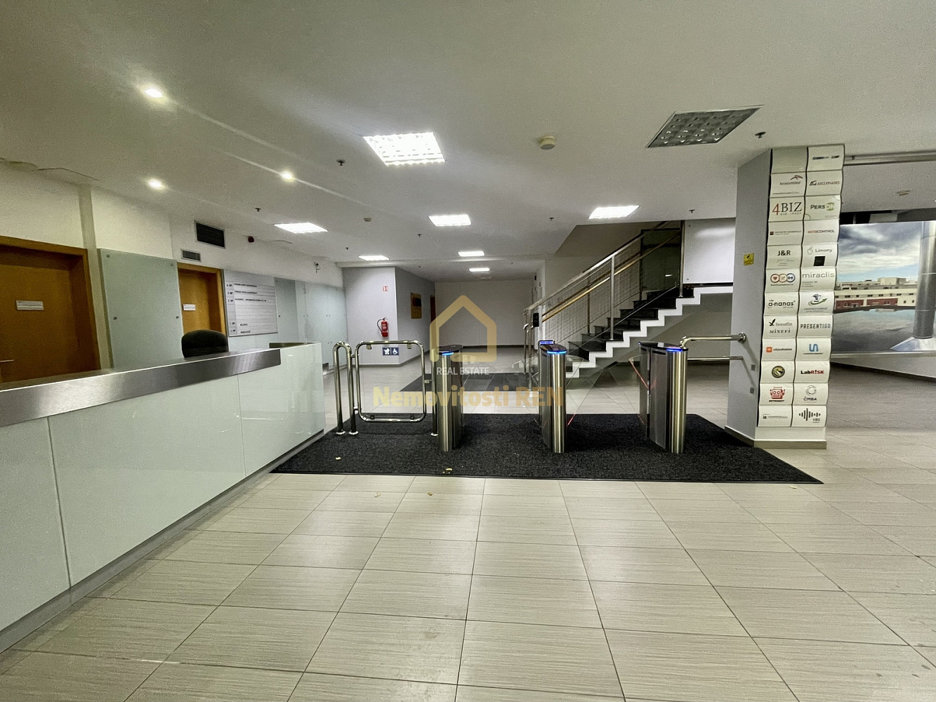 Pronájem kanceláře 84 m² — photo 2