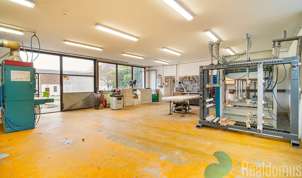 Prodej výrobních prostor 1 075 m², Babice – náhled fotky 14