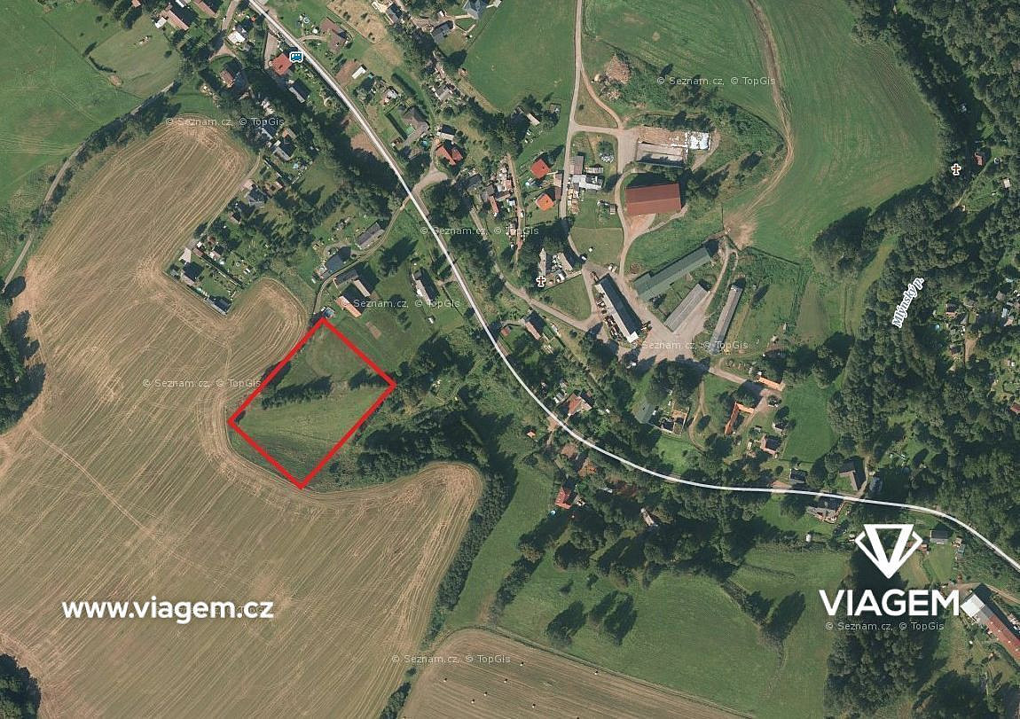 Prodej pole 1 979 m²