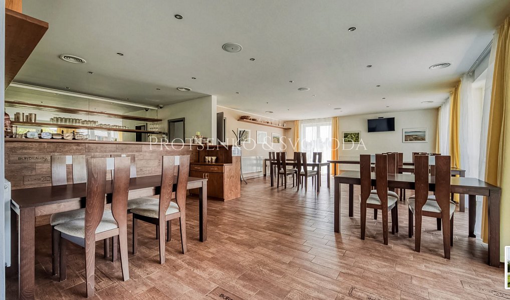Prodej ubytovacího objektu 900 m², Rosovice – náhled fotky 17