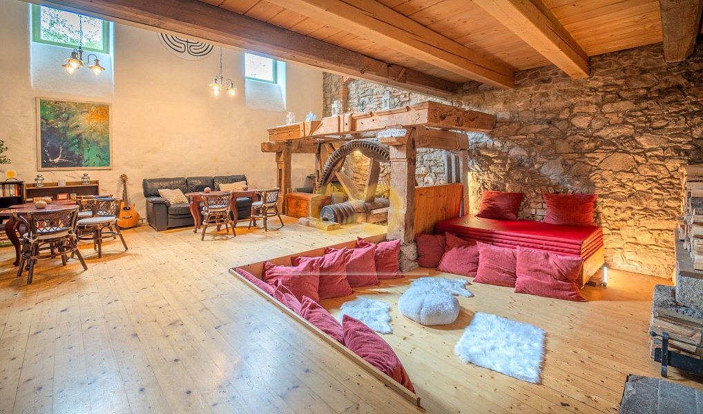 Prodej domu 590 m² s pozemkem 5 200 m², Uzeničky – náhled fotky 5
