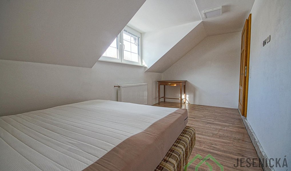 Prodej domu 336 m² s pozemkem 1 626 m², Bernartice – náhled fotky 24