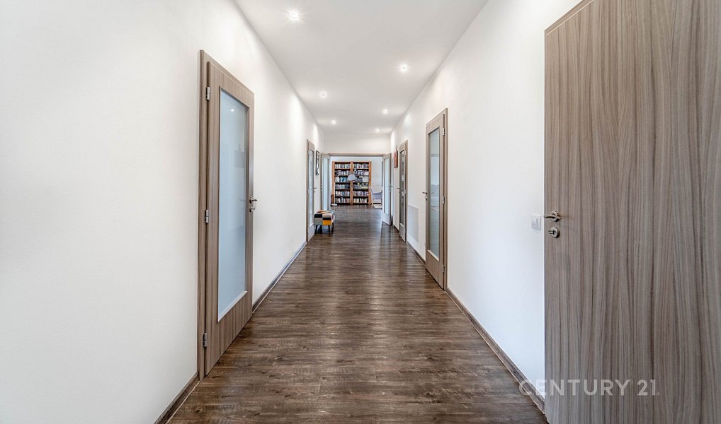 Prodej domu 417 m² s pozemkem 1 139 m², Křenice – náhled fotky 16