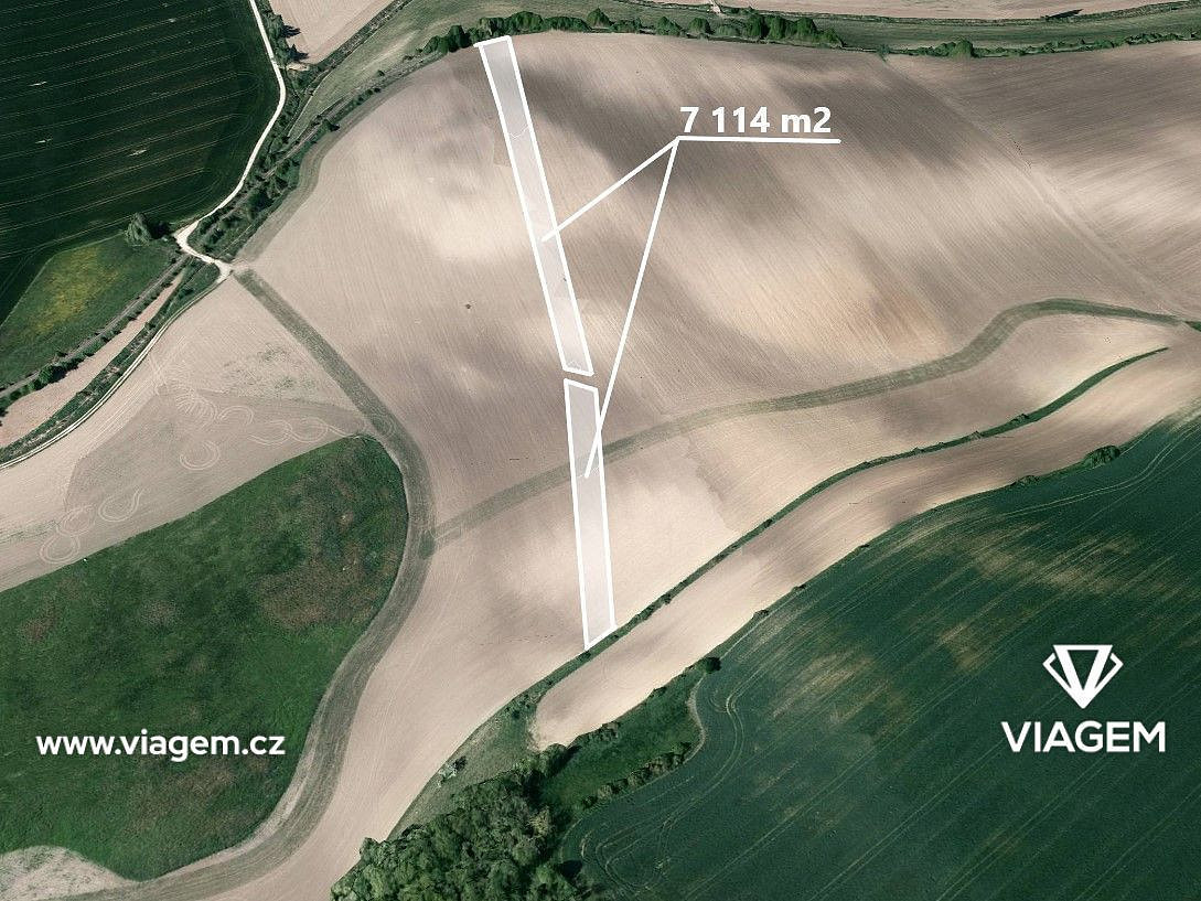 Prodej pole 2 371 m²