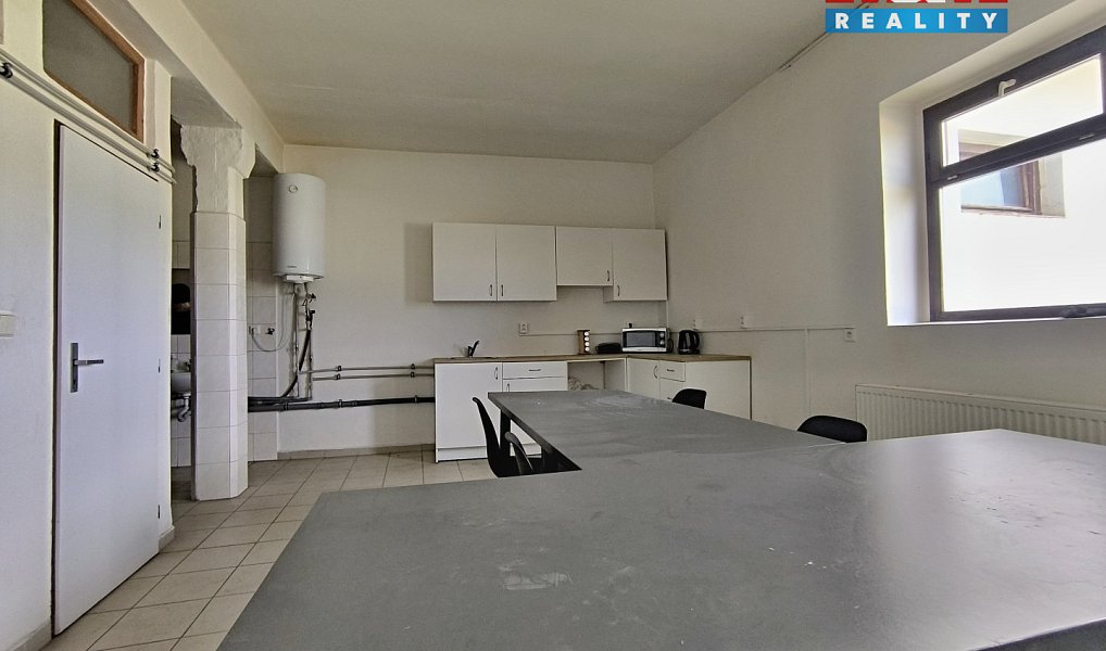 Prodej výrobních prostor 1 393 m², Bořetín – náhled fotky 8