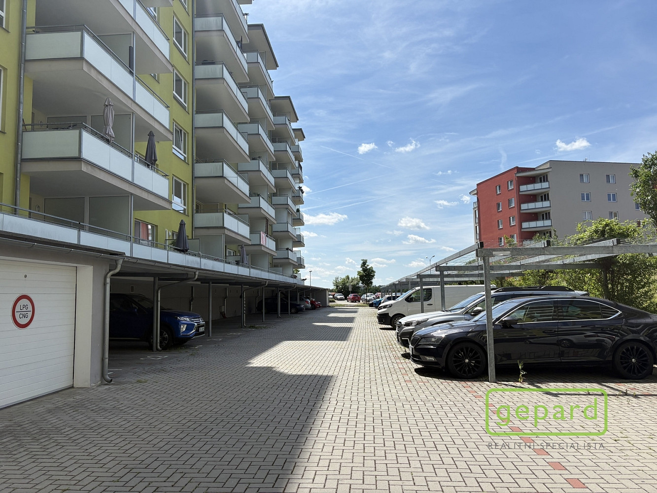 Prodej venkovního krytého parkovacího stání na jánského v olomouci — photo 2