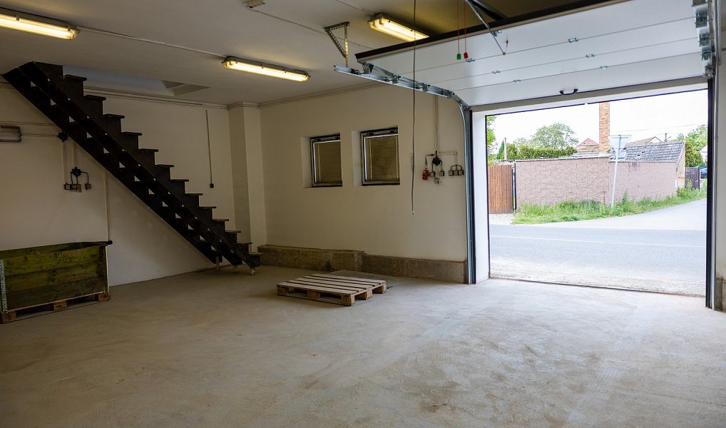 Prodej skladovacích prostor 115 m², Zálezlice – náhled fotky 3