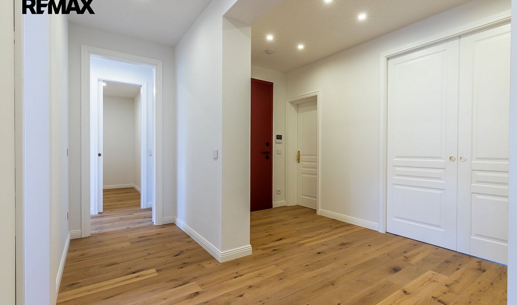 Pronájem bytu 4+kk 130 m², Praha – náhled fotky 12