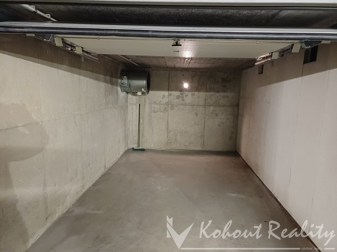 Pronájem garáže 16 m2, praha 10 - strašnice, ulice štěchovická — photo 2