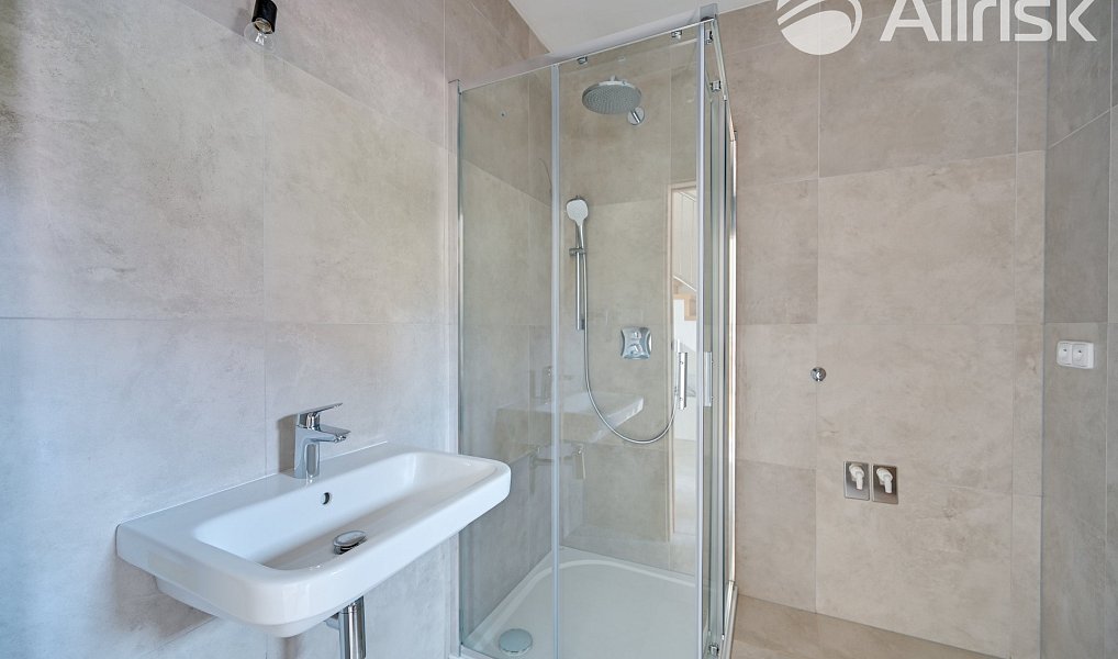 Prodej domu 220 m² s pozemkem 600 m², Březina – náhled fotky 8